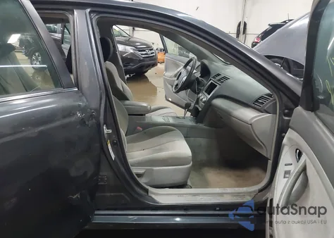 2010 Toyota Camry Le z USA, uszkodzony, nr VIN 4T1BF3EK5AU065404